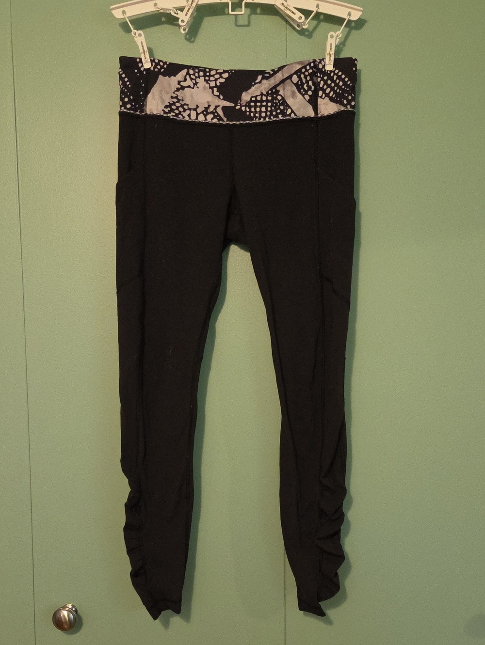 Lululemon Black Pattern Waist Pant Size 8